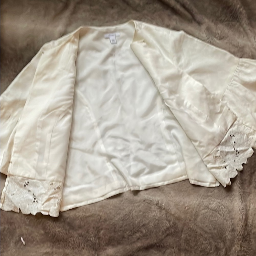 Elegant White Lace Trim Jacket - Picture 3 of 6